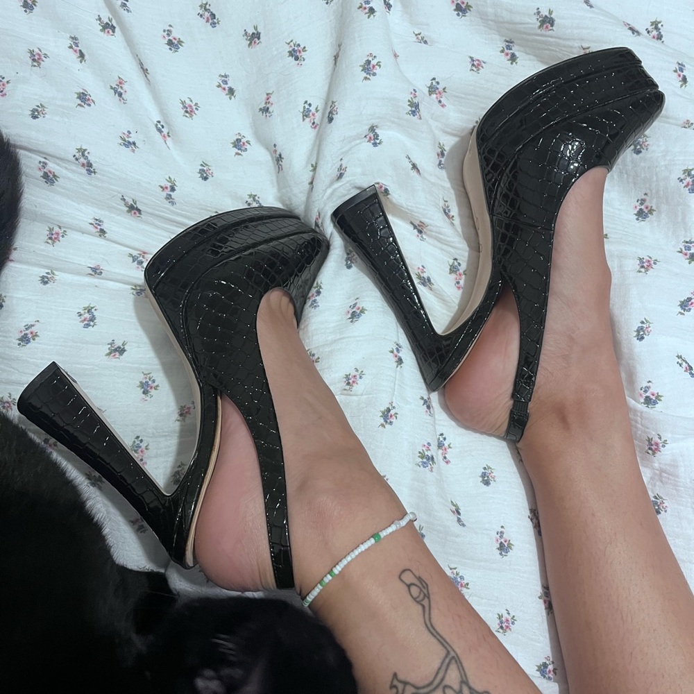 SOLD - Picture 3 of 4